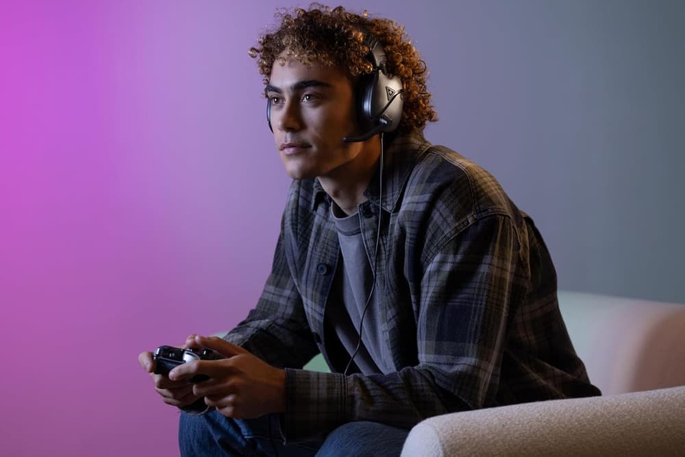 تيرتل بيتش سماعة راس للالعاب متعددة المنصات من ريكون 70 لاجهزة PS5 وPS4 وXbox Series X|S One ونينتندو سويتش والكمبيوتر والجوال مع اتصال سلكي 3.5 ملم وميكروفون قابل للطي لكتم الصوت ومكبرات صوت 40 أسود - Modern Electronics