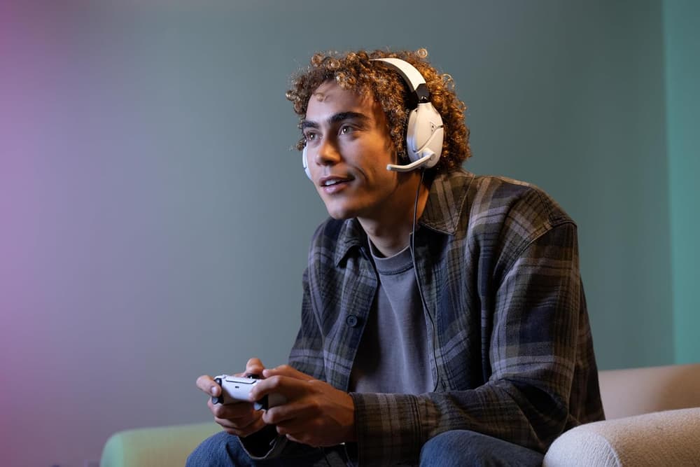 تيرتل بيتش سماعة راس للالعاب متعددة المنصات من ريكون 70 لاجهزة PS5 وPS4 وXbox Series X|S One ونينتندو سويتش والكمبيوتر والجوال مع اتصال سلكي 3.5 ملم وميكروفون قابل للطي لكتم الصوت مكبرات صوت 40 ابيض - Modern Electronics