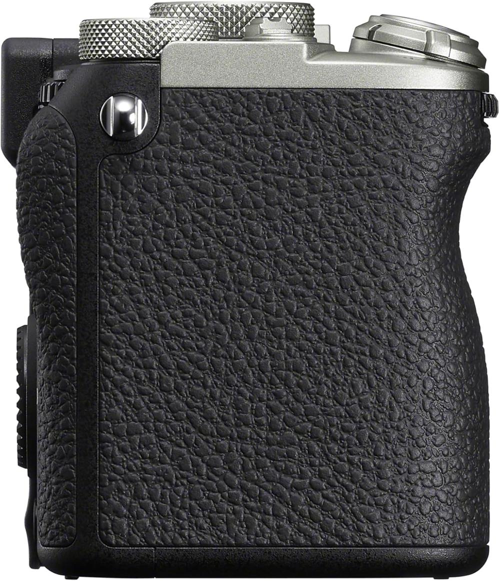 Sony ILCE-7CR | α 61.0 MP compact Full-Frame Camera  - Silver with Sony FE 20-70mm SEL2070G F4 G (DISPLAY UNITS) - Modern Electronics
